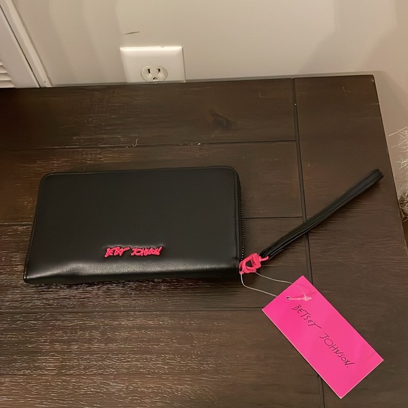 NWT Betsey Johnson Rainbow Studded Hearts Wristlet Wallet - Picture 3 of 9